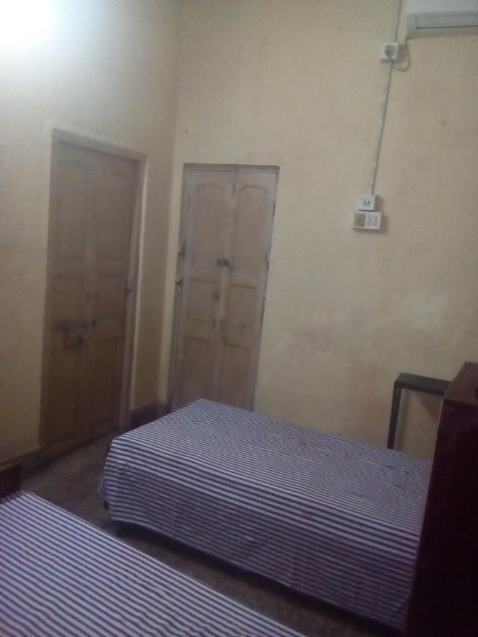 Apro Apartment Kolkata Bagian luar foto